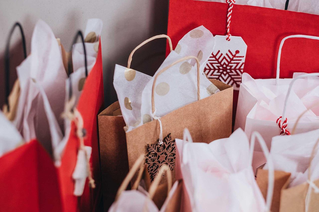 2169010 Holidaygiftbags_header