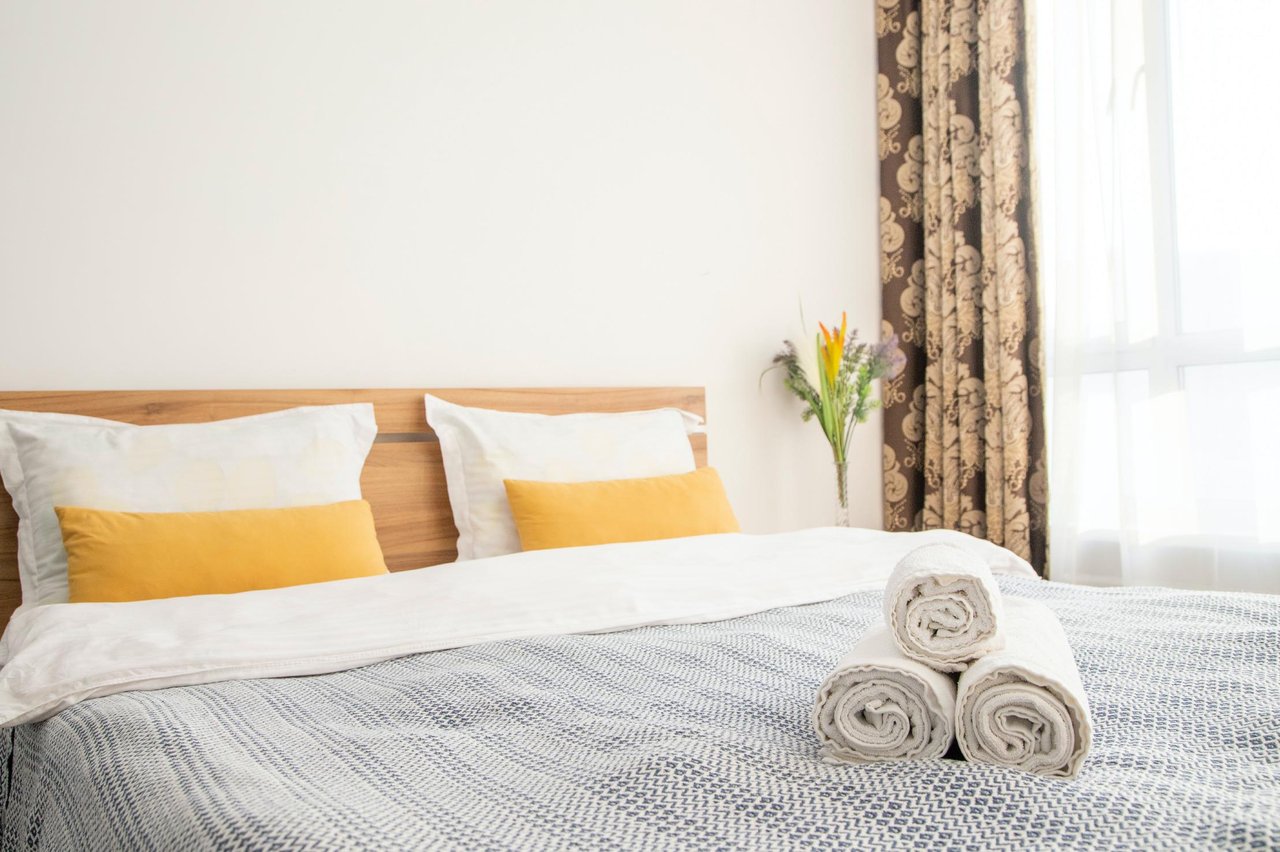 3801125 Threetowelsonmadebed