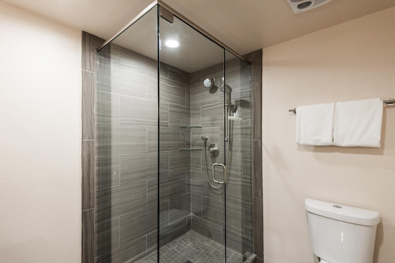 Beautiful walkin shower