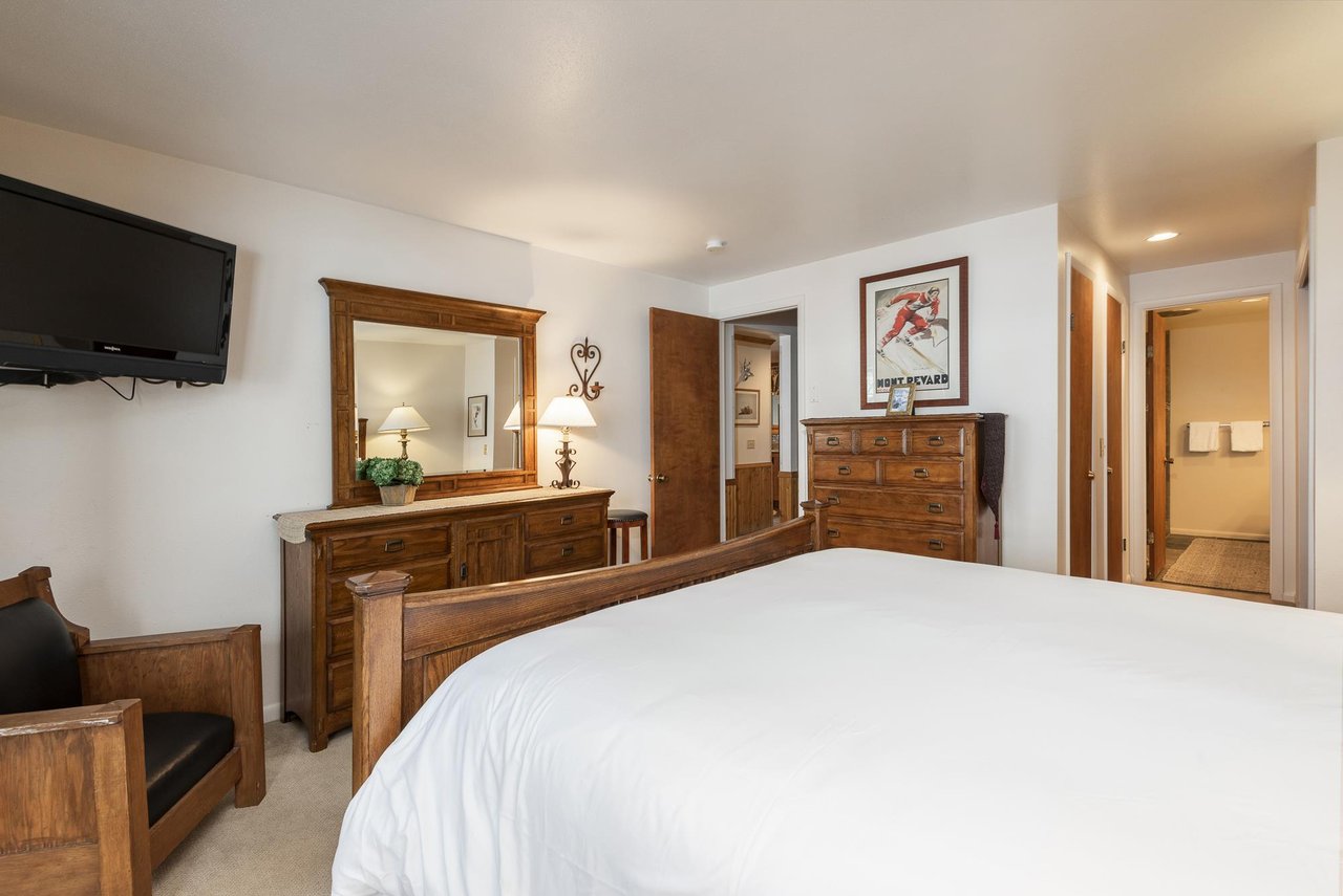 Main bedroom with kingsized bed