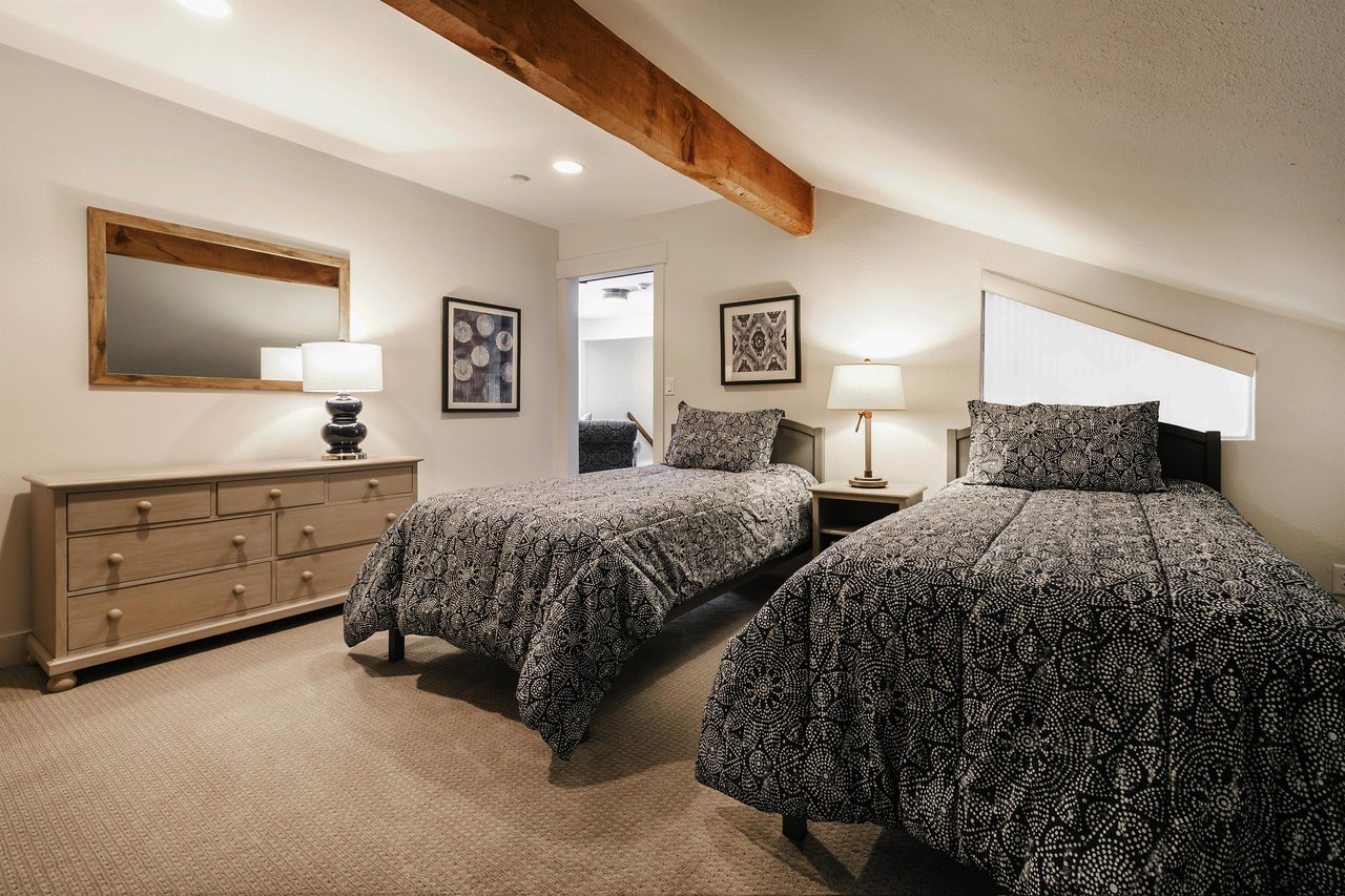Fourth Bedroom with two twinsized beds