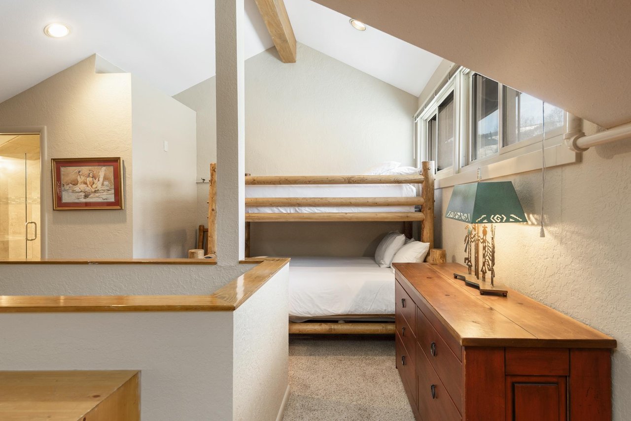 Fulltwin bunk bed in the loft area