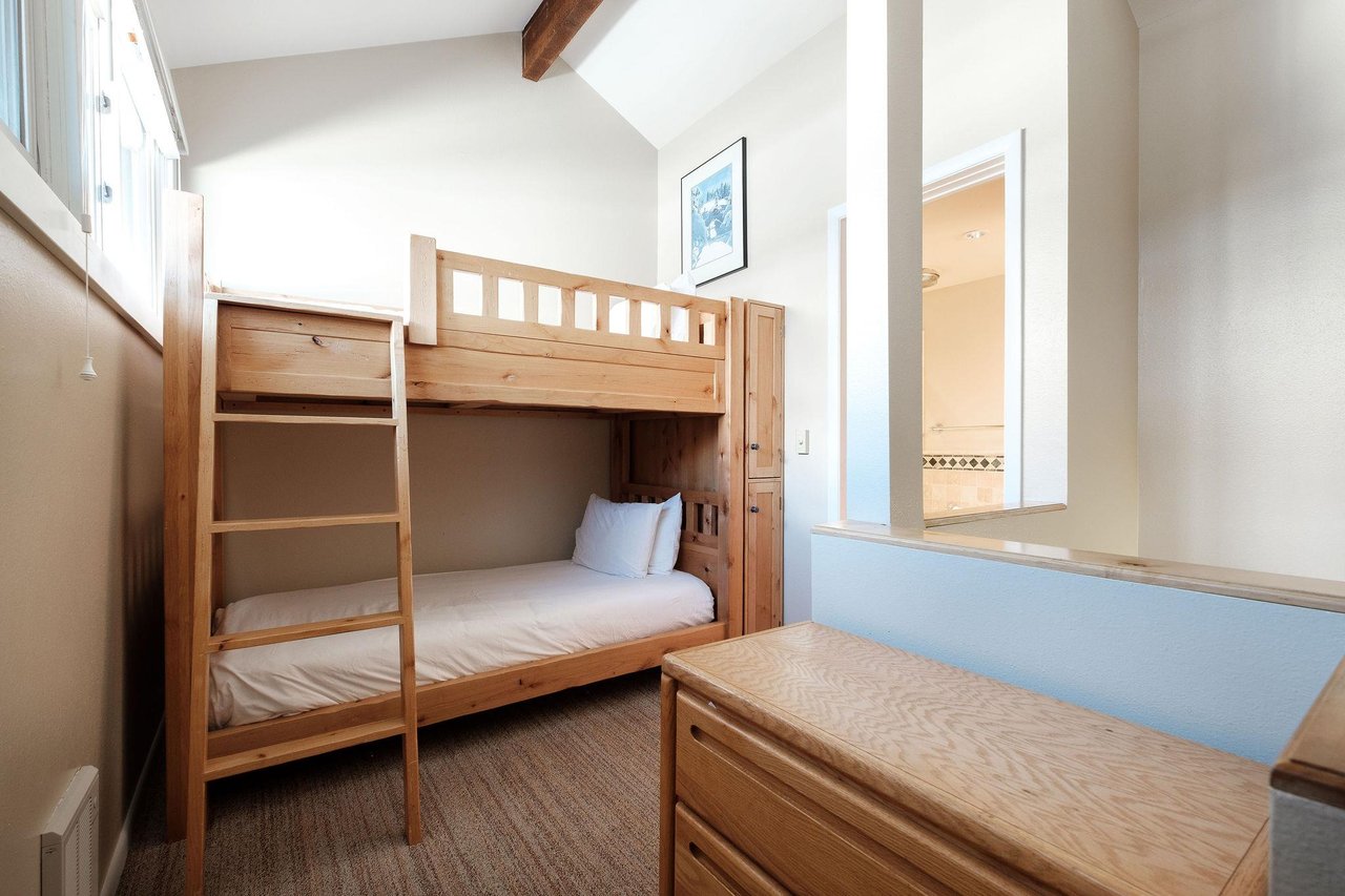 Twin bunk beds