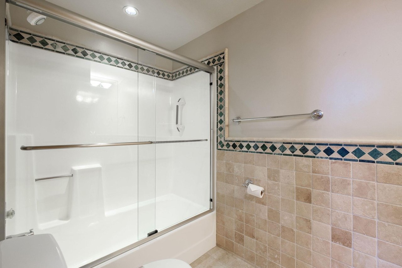 Full bathroom in the loft