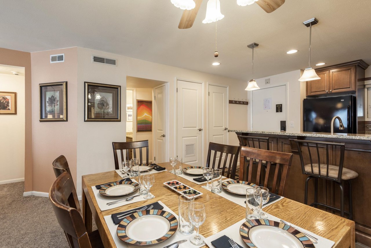 Seating for 6 at the dining room table