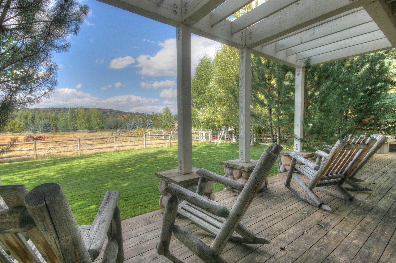 4149330 Parkcitylodging2650backdeck