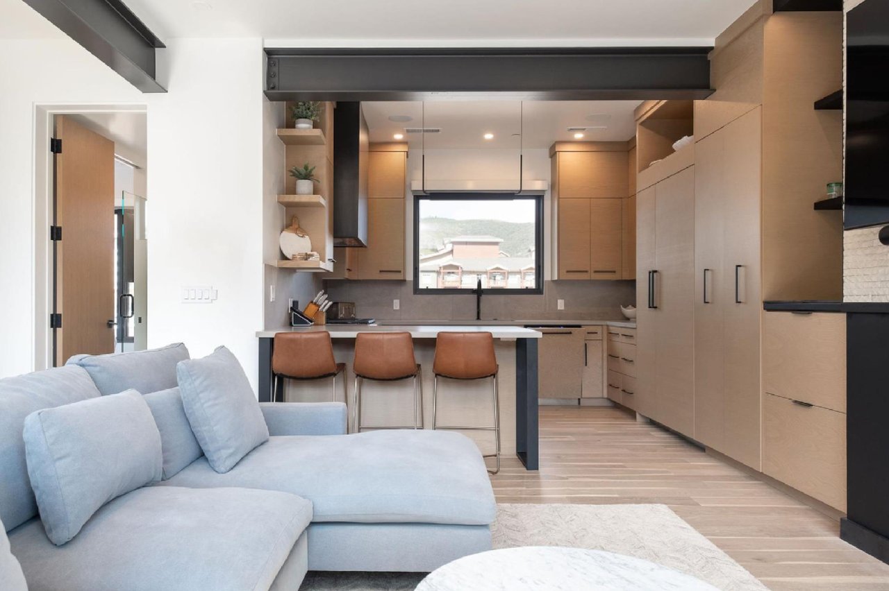 5214763 3547ridgemodernlivingarea