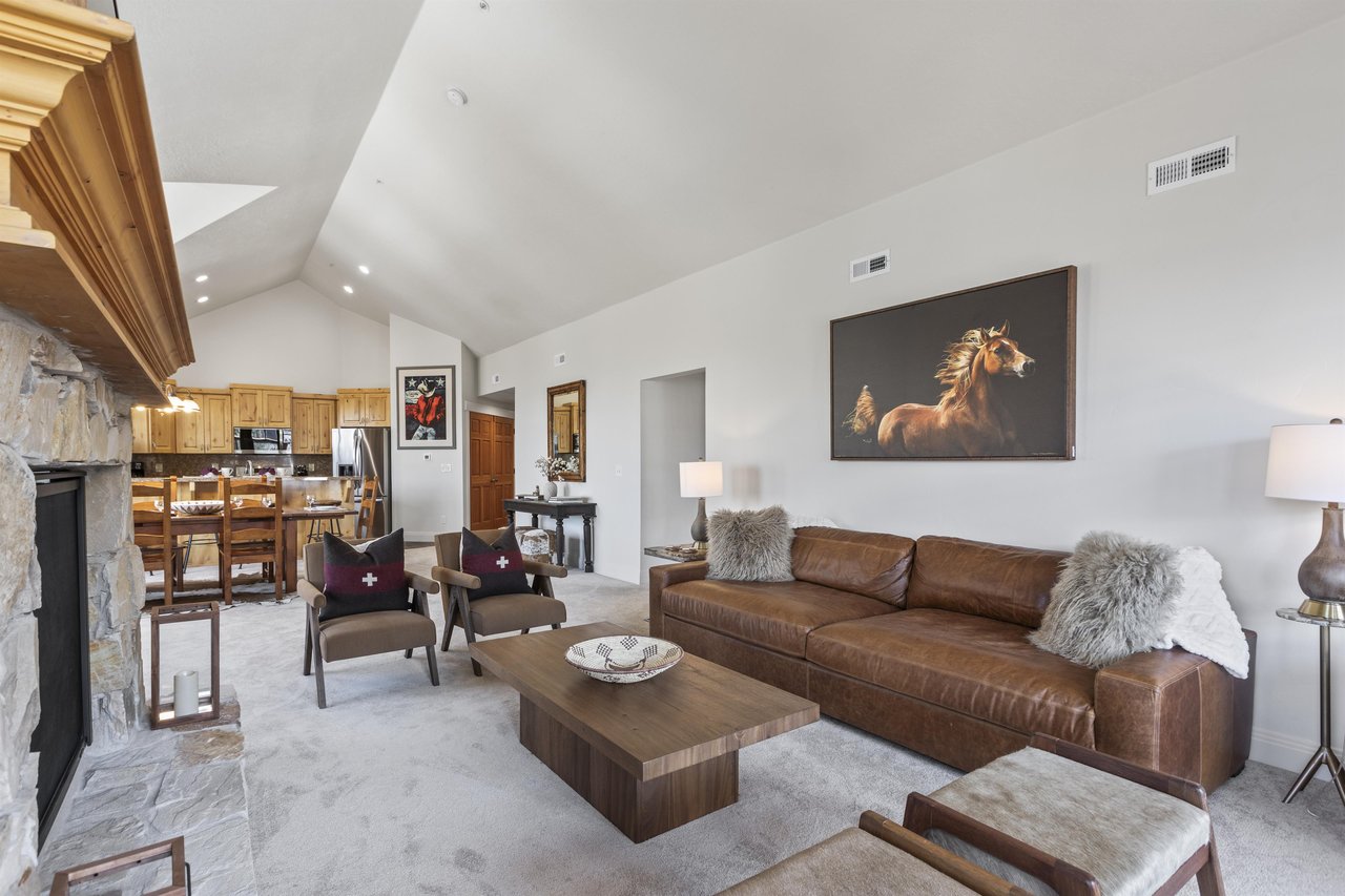 The three bedroom Town Pointe B205 condominium offers skiin and out access to Town Lift and walking distance to Historic Main Street.