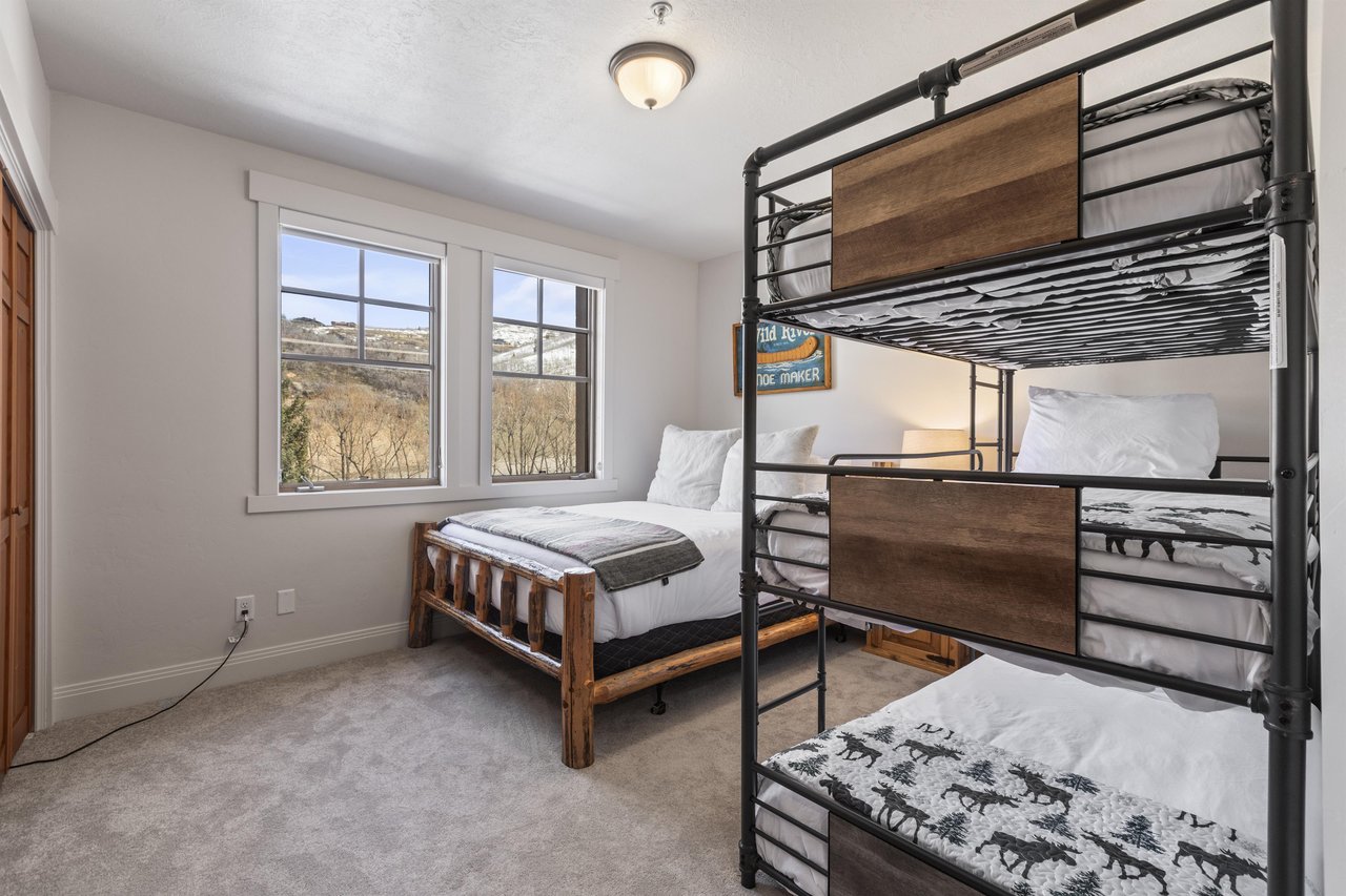 The three bedroom Town Pointe B205 condominium offers skiin and out access to Town Lift and walking distance to Historic Main Street.