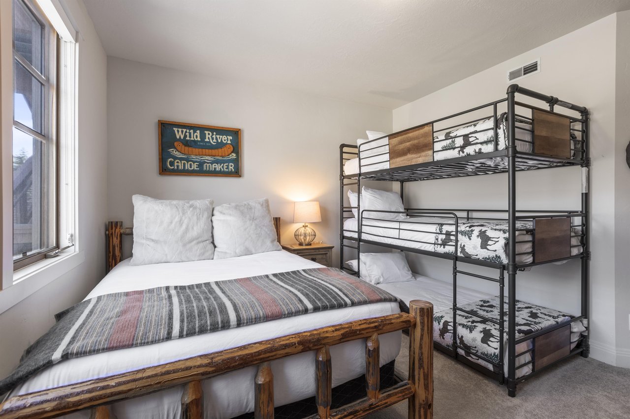The three bedroom Town Pointe B205 condominium offers skiin and out access to Town Lift and walking distance to Historic Main Street.