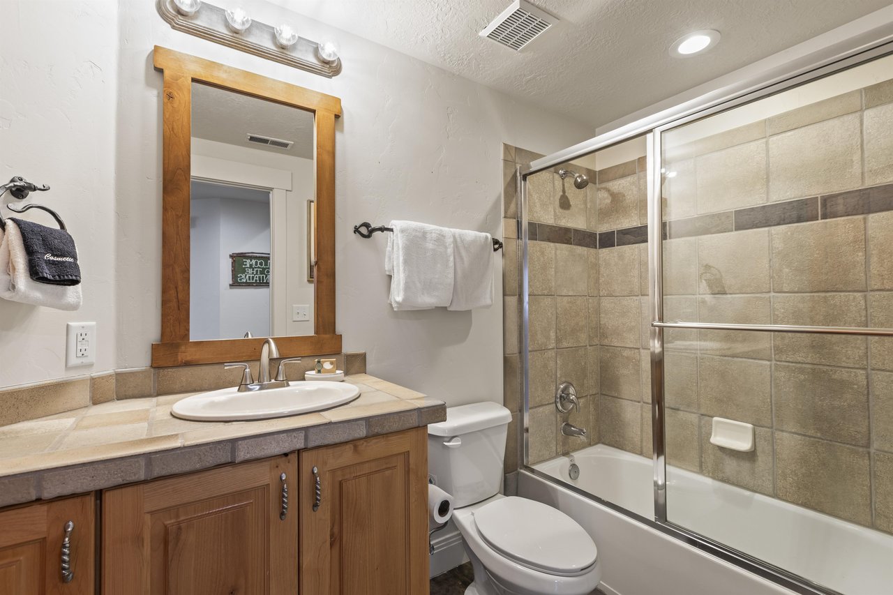 The three bedroom Town Pointe B205 condominium offers skiin and out access to Town Lift and walking distance to Historic Main Street.