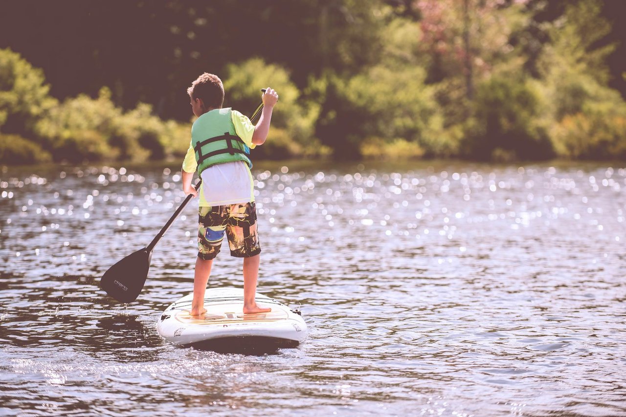 6021259 Boypaddleboarding