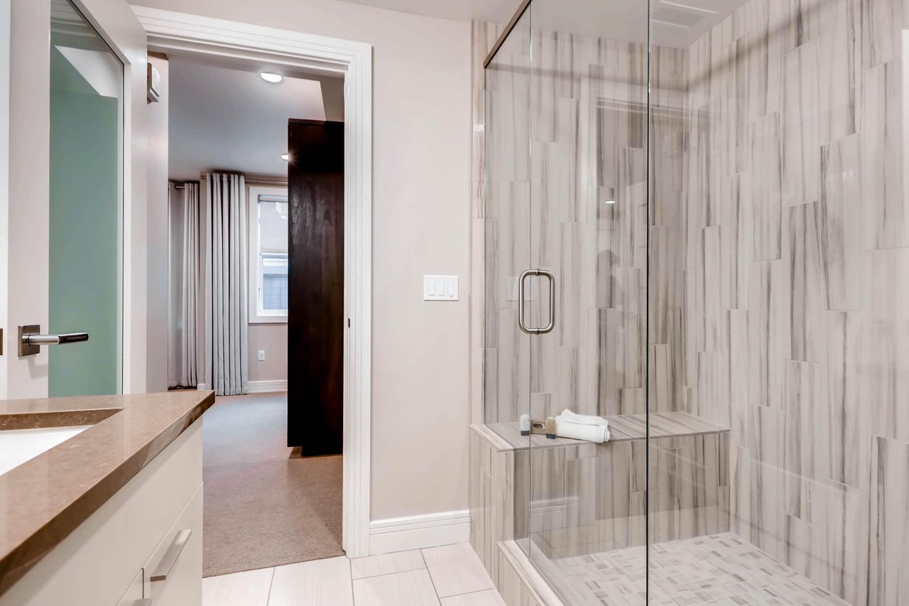 Luxury guest bath  ParkCityLodging_820ParkAve204_Bathroom2_3