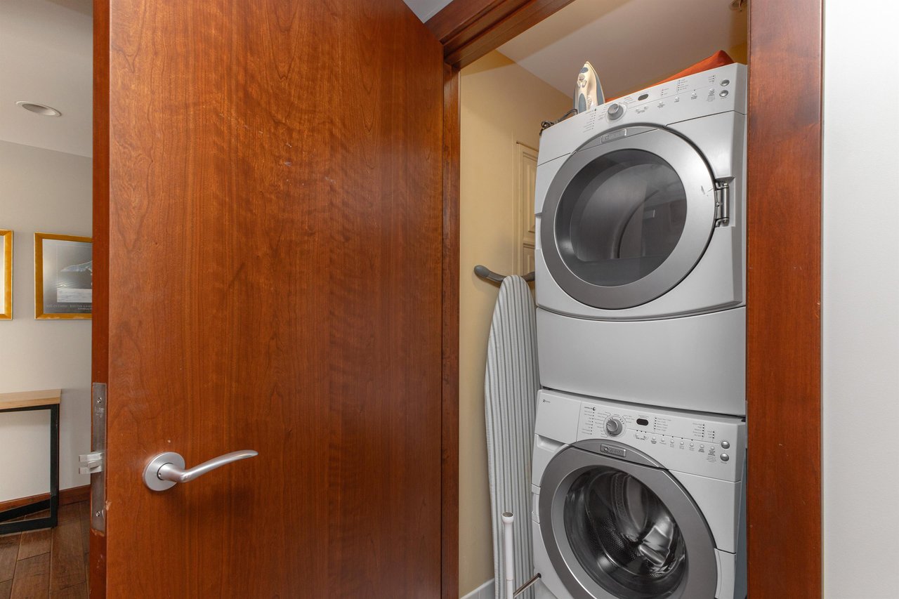 Lowell 402 offers a washer and dryer.