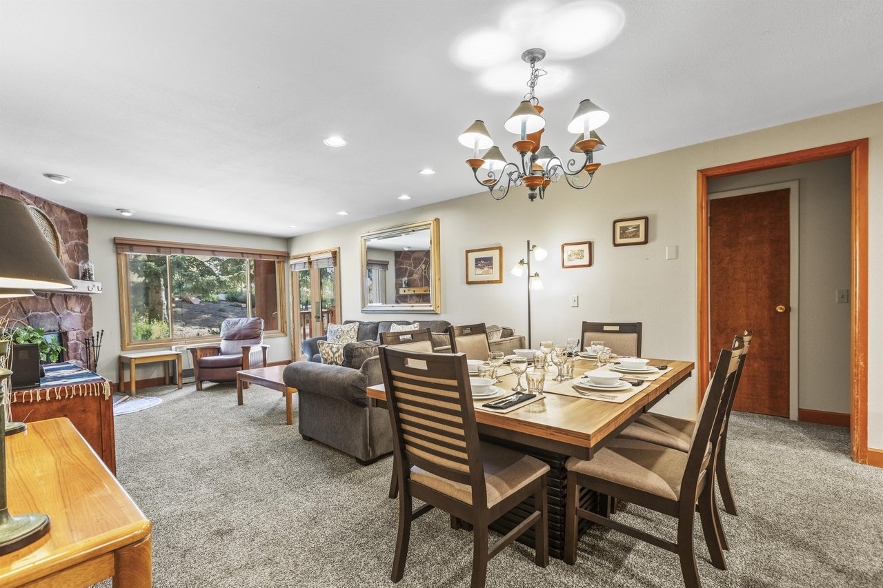 Snow Flower 007s dining table offers seating for 6 guests.
