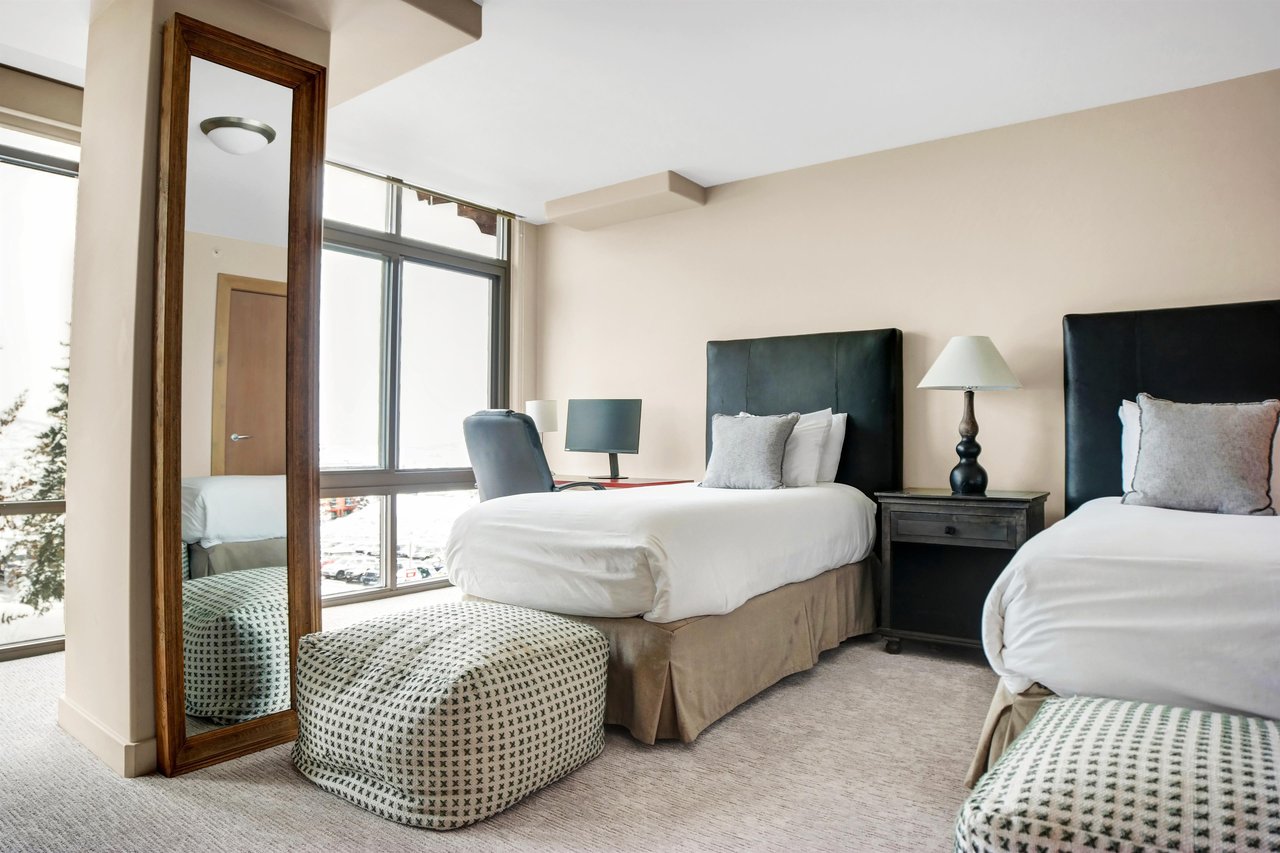 Private skiinskiout condo at Lowell Condominiums in the base area of Park City Mountain Resort.
