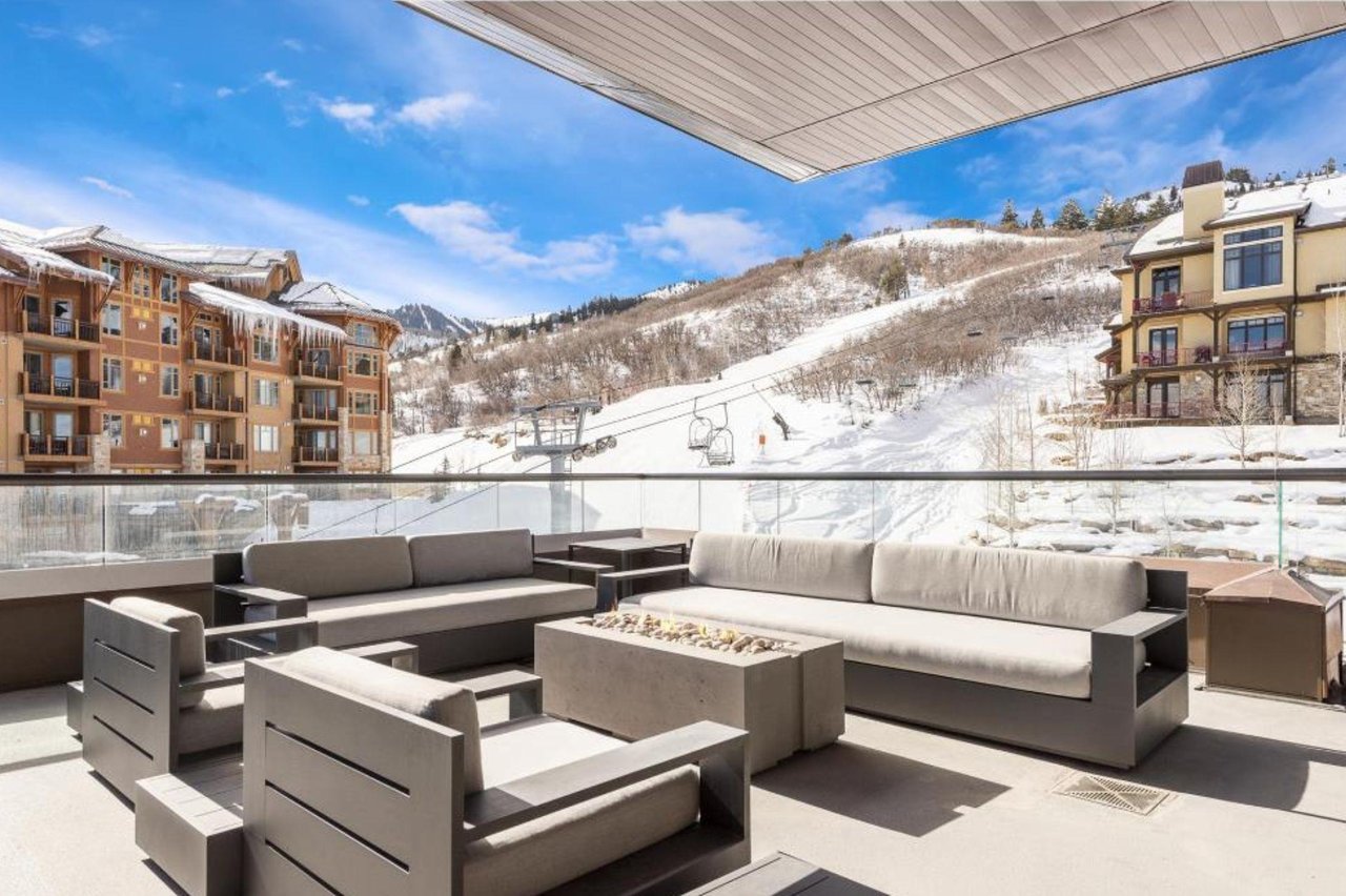 6554404 Balconyviewofskiliftparkcity