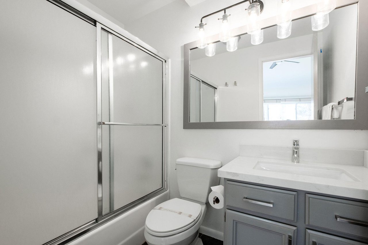 Full ensuite main bathroom