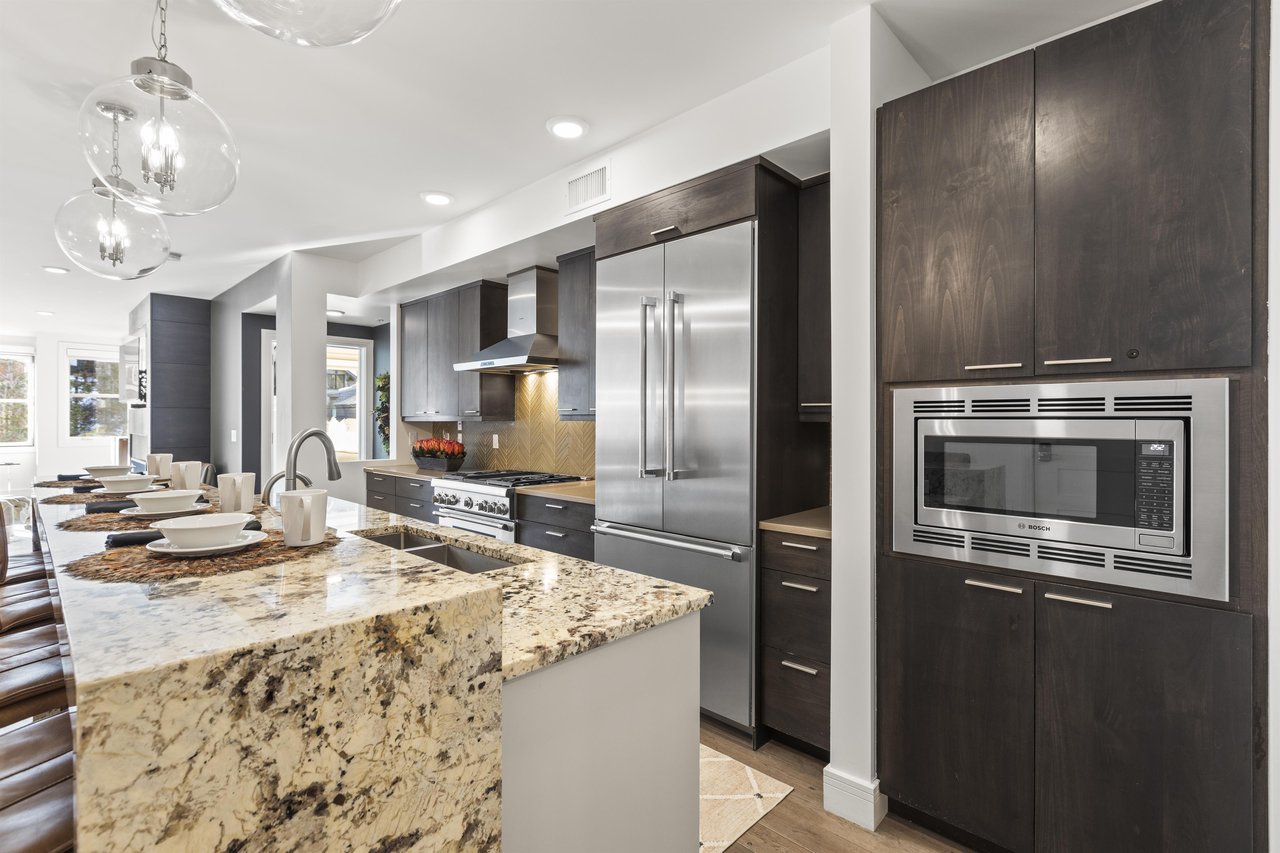 Rio Grande 203 has a wellequipped kitchen with stainless steel appliances and wood cabinets.