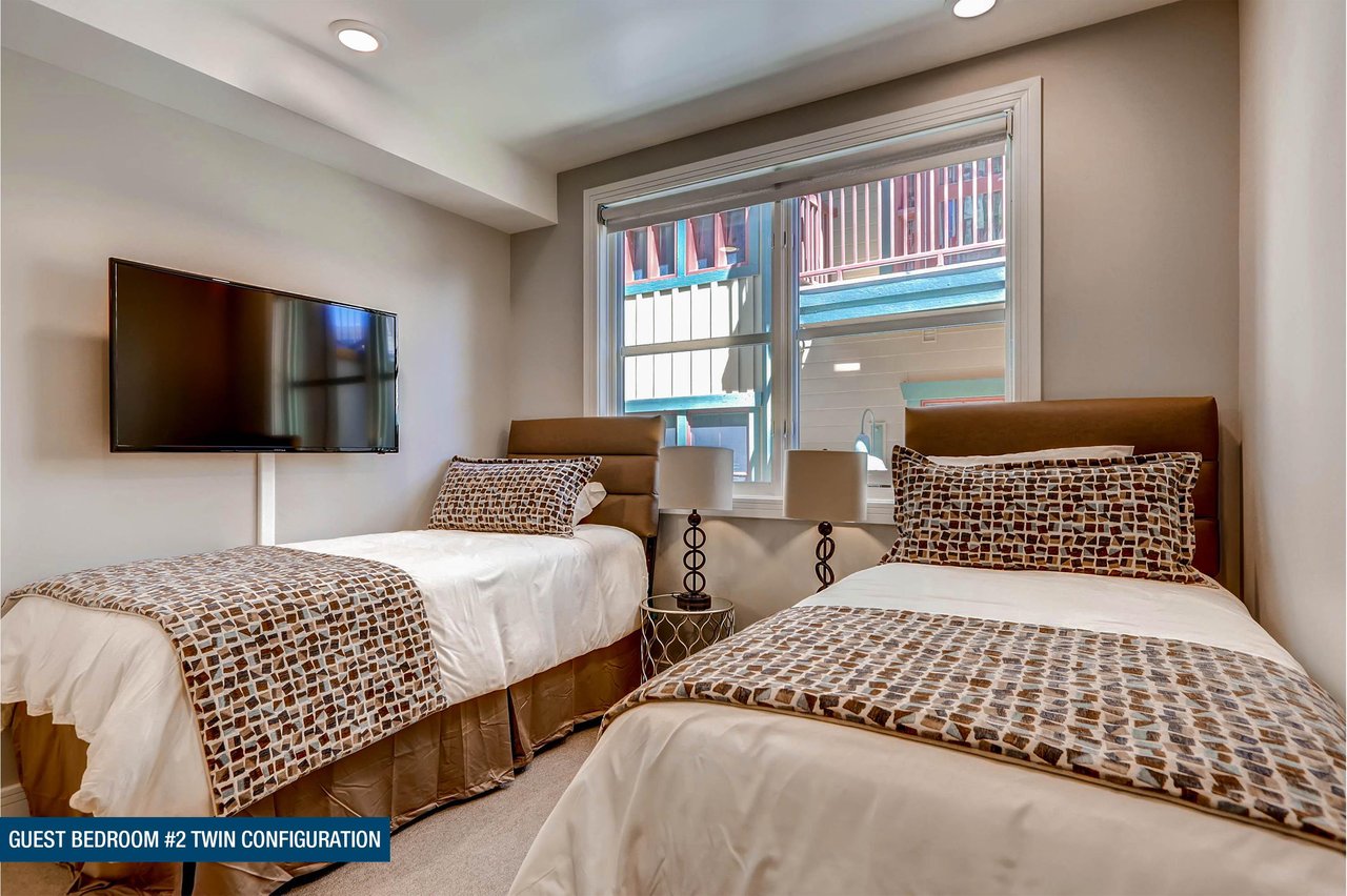 The guest bedroom has two twin beds that can be converted to a kingsize bed with 24hours notice.