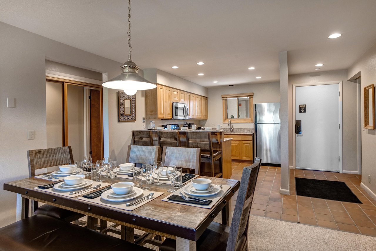 Snow Flower 28 has a dining area with seating for 6 guests.
