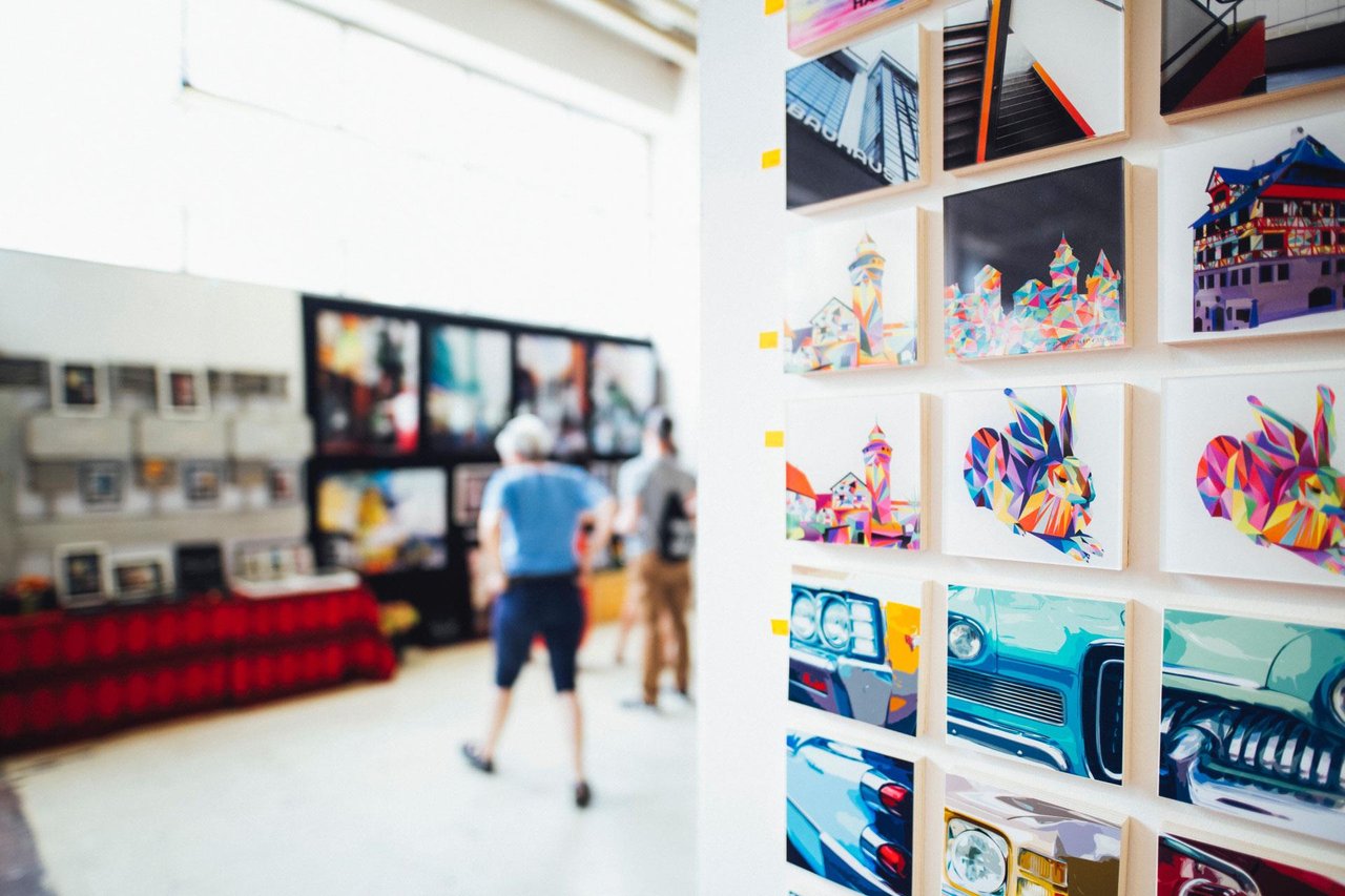 689884 Artworkinstallationwithpeopleheader
