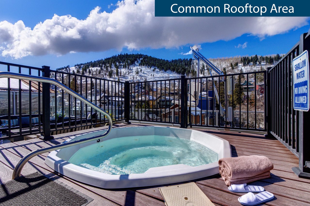 Rio Grandes Rooftop hot tub with lush green mountain views.
