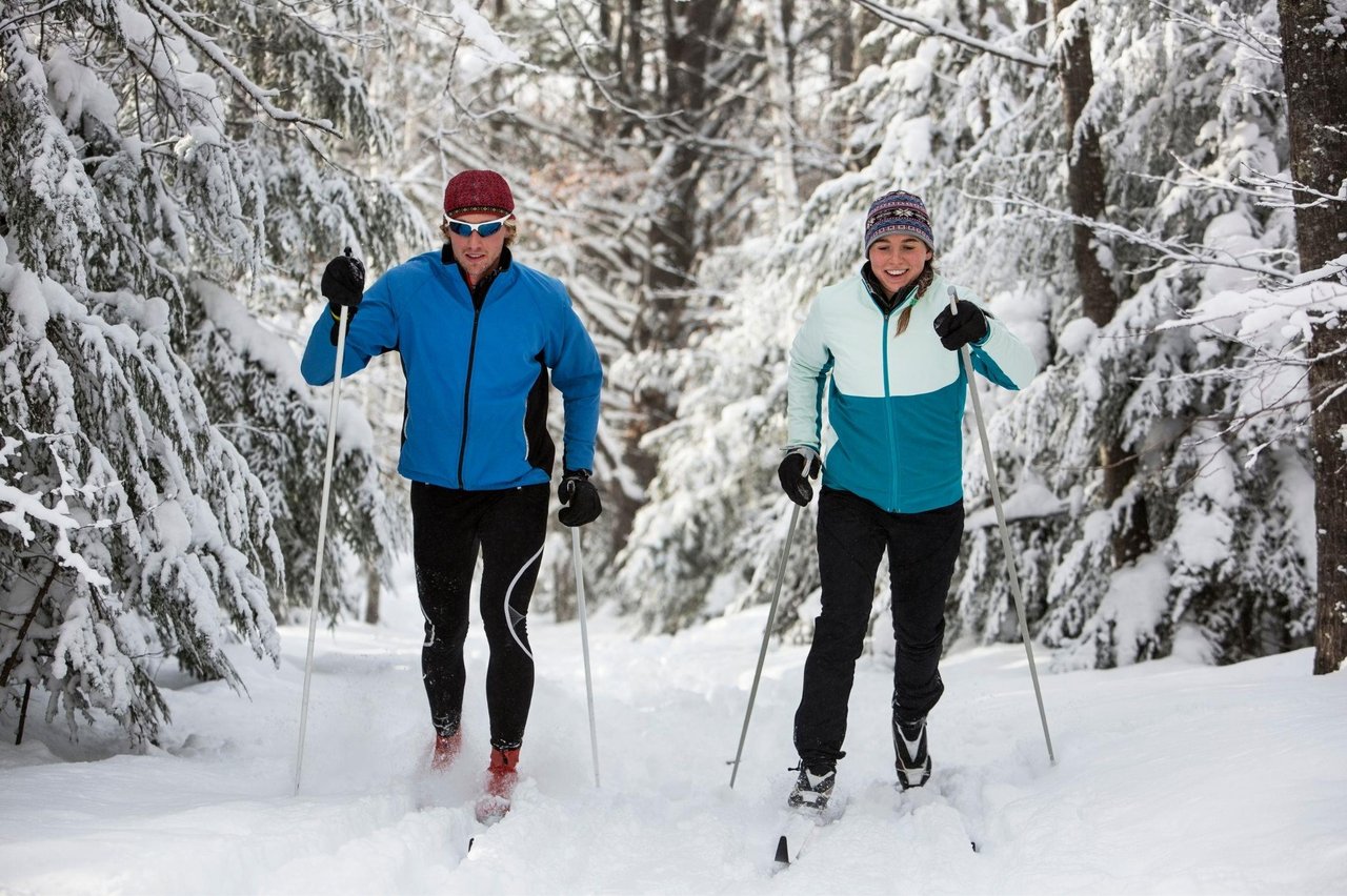 7144339 Cross Country Skiing