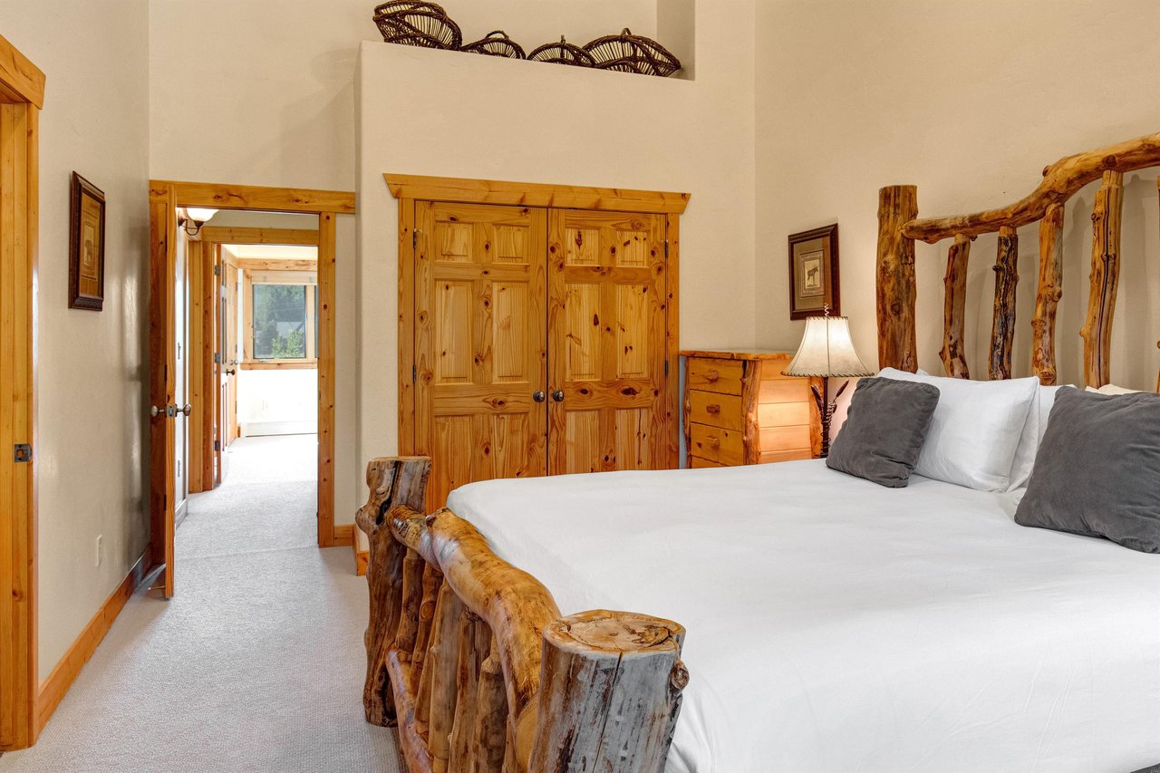 The main suite with a kingsize bed  and spacious closet.