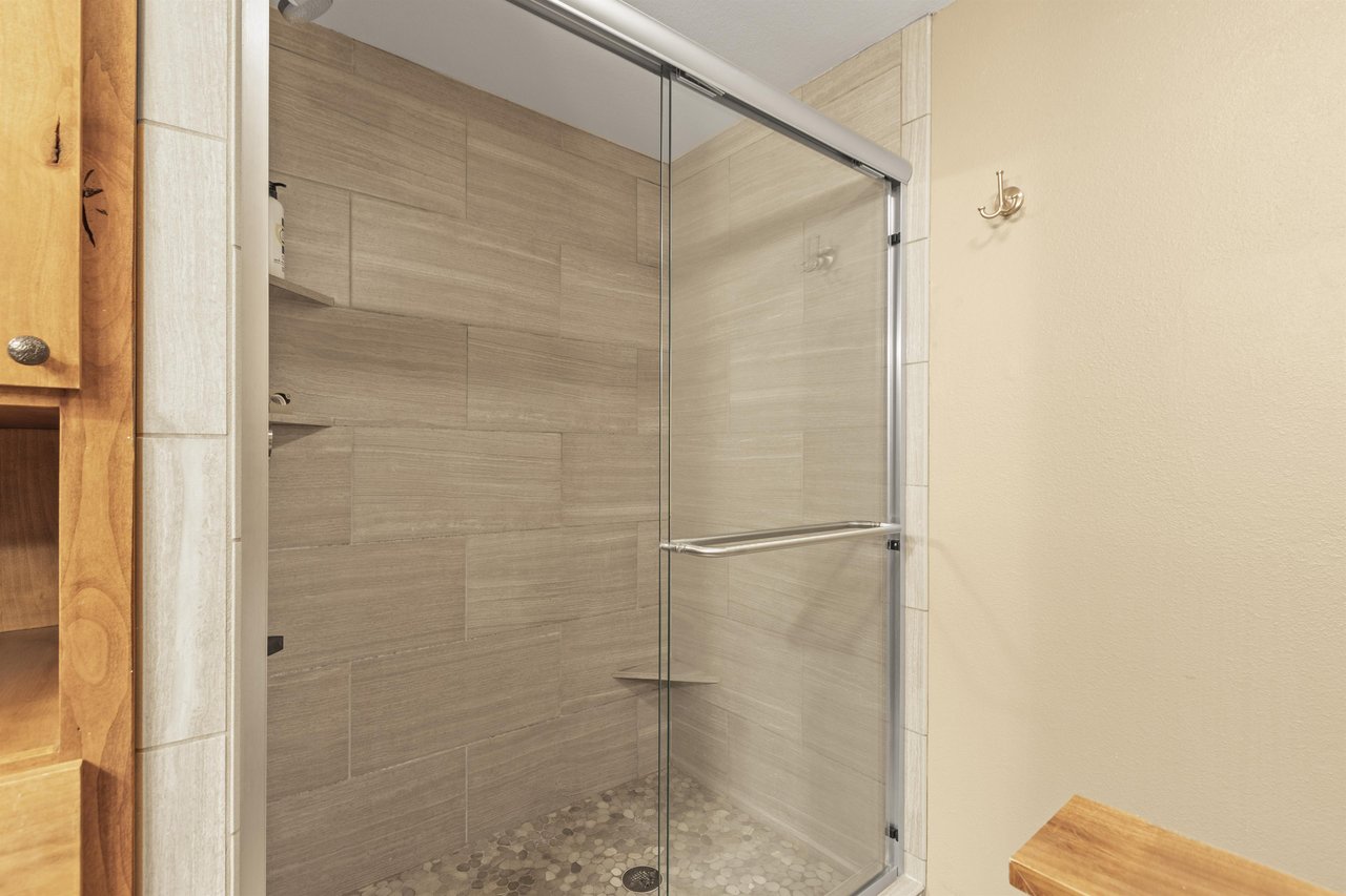 The walkin shower in the en suite bathroom.