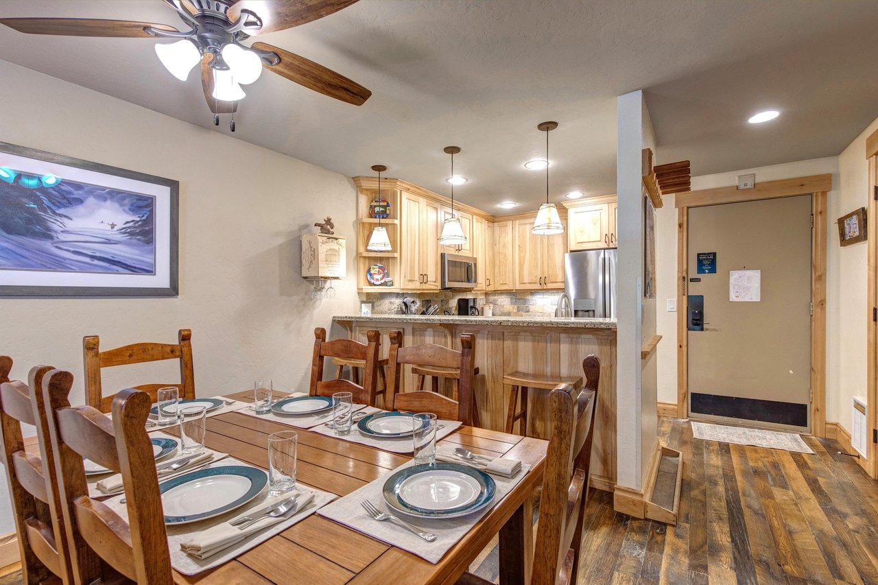 The dining area with seating for 6 guests.