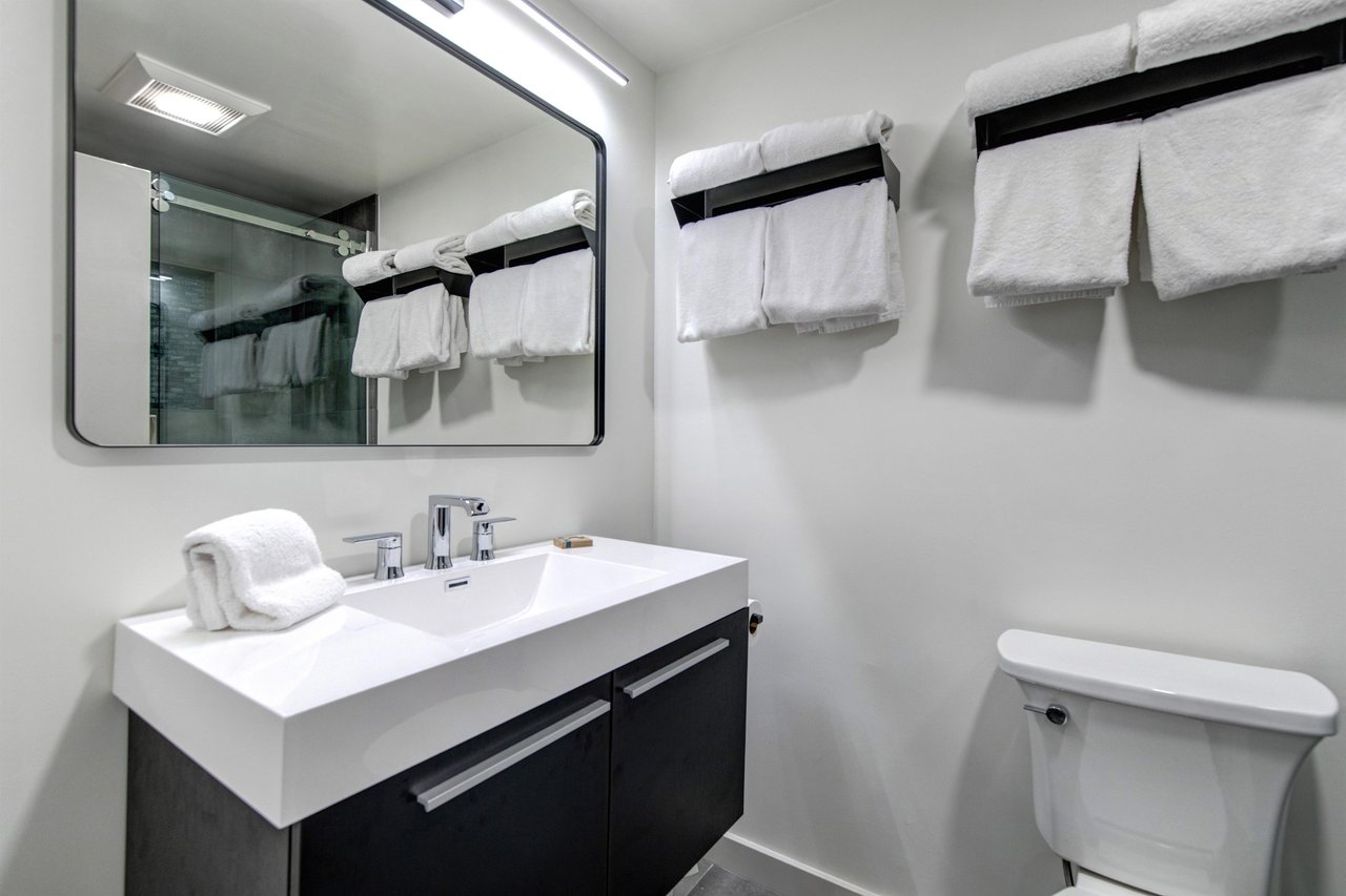 The single sink vanity and large mirror.