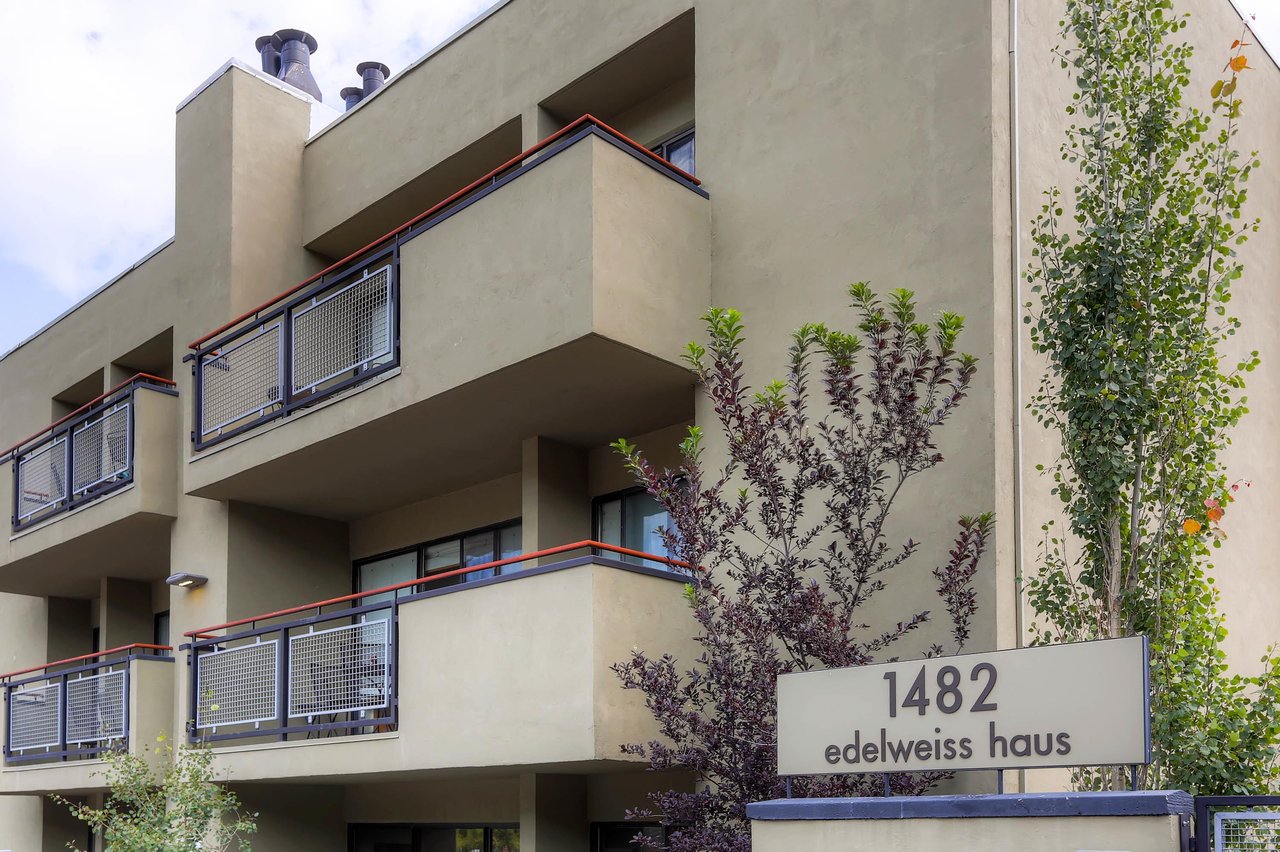 Edelweiss Haus Condominiums exterior.
