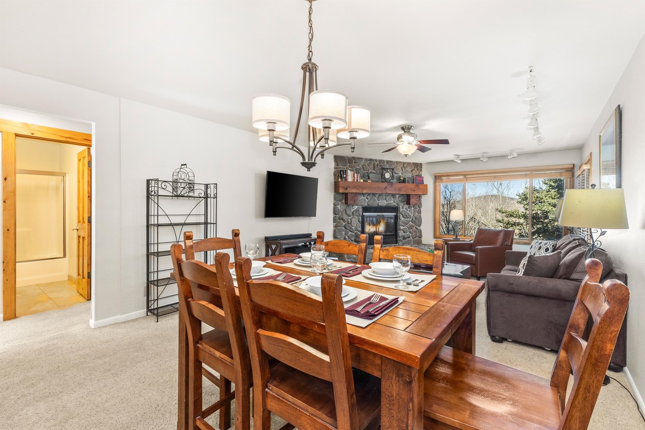 Snow Flower Condominium 14s dining room seating for 6.