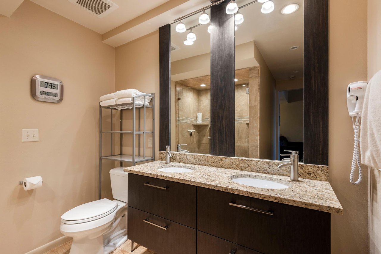 Ensuite main bathroom