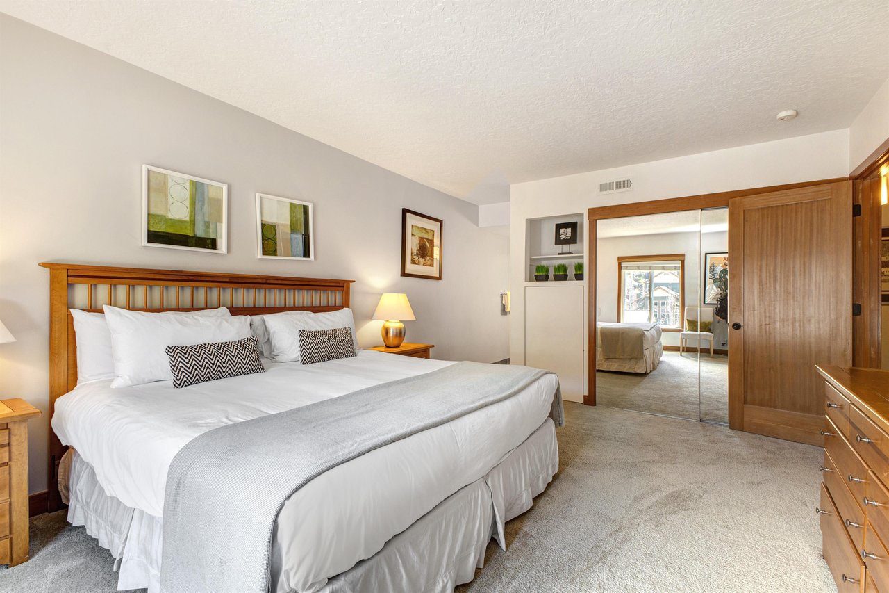 The main suite has a kingsize bed with light wood furnishings to create a soothing retreat.
