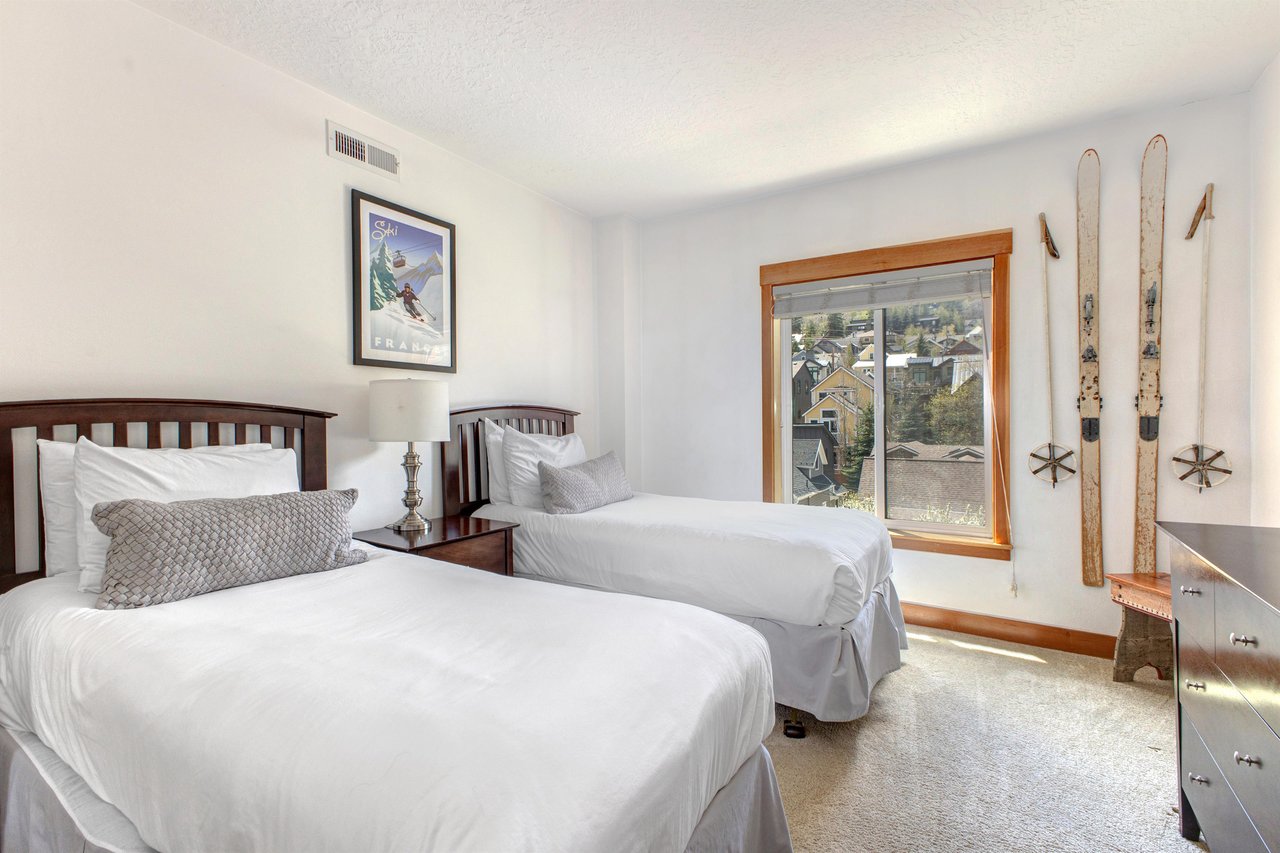The second bedroom has two twin beds that can be converted into a kingsize bed with 24hours advanced notice.
