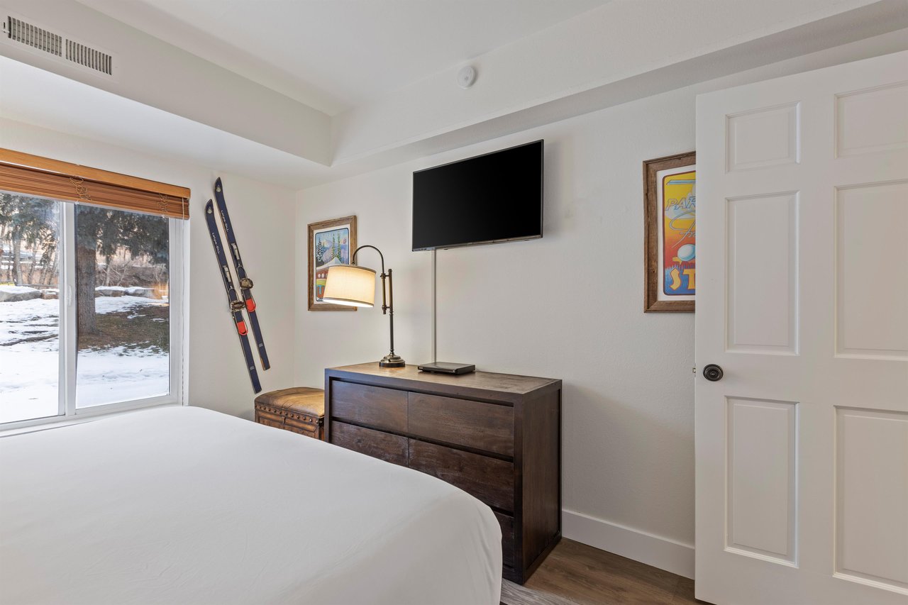 The main suite offers a kingsize bed and flatscreen TV.