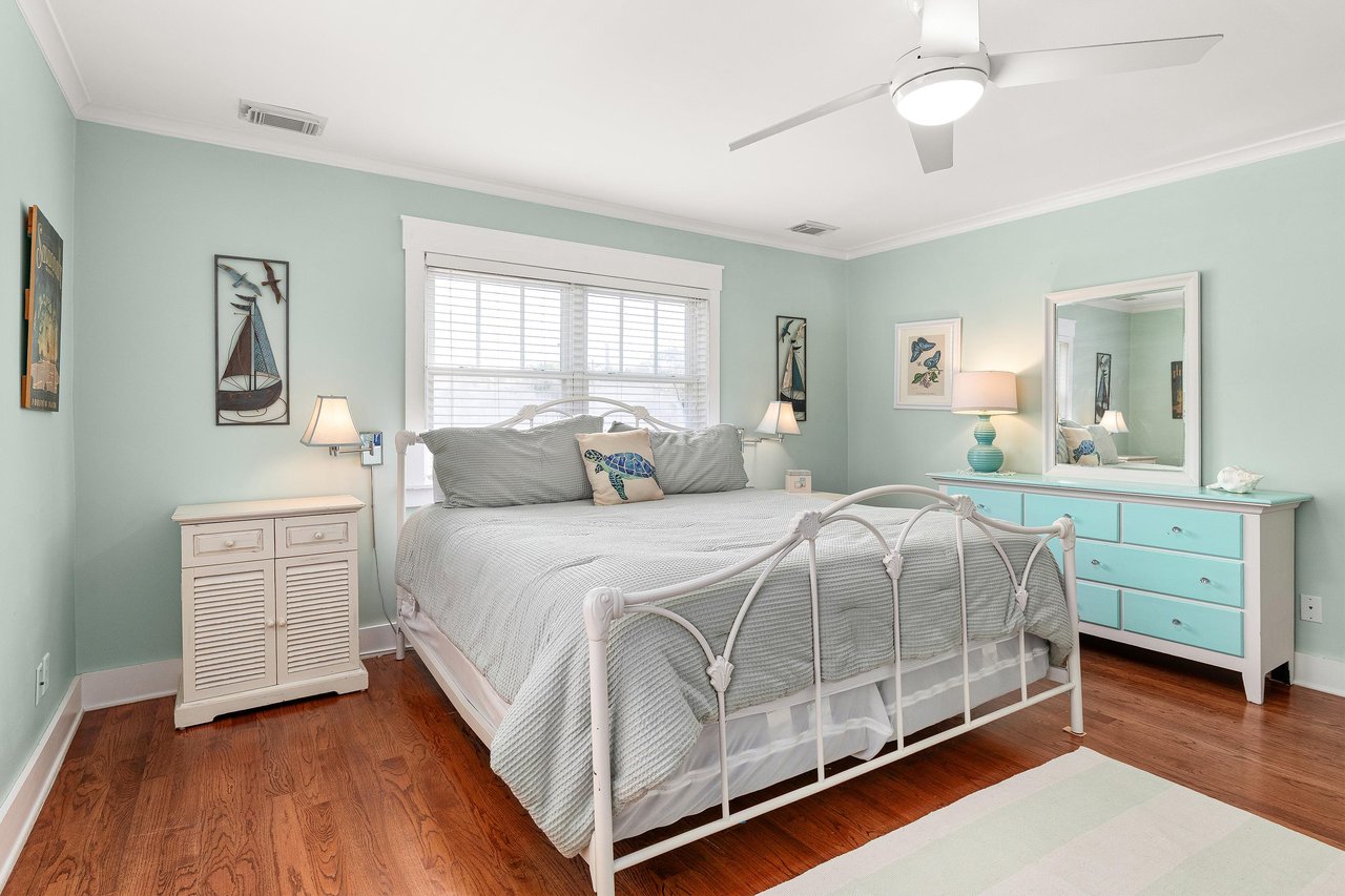 King Bed  Twin Daybed  2nd Floor