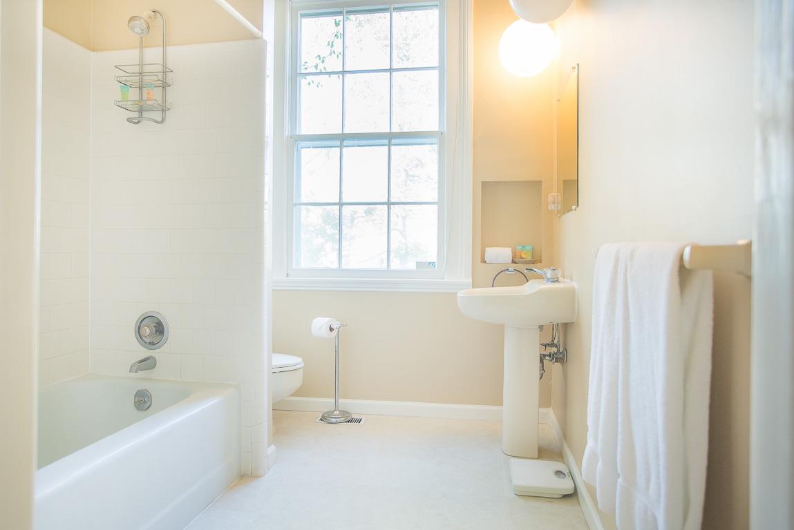 Both second level beds shared a full bath with tubshower combo.
