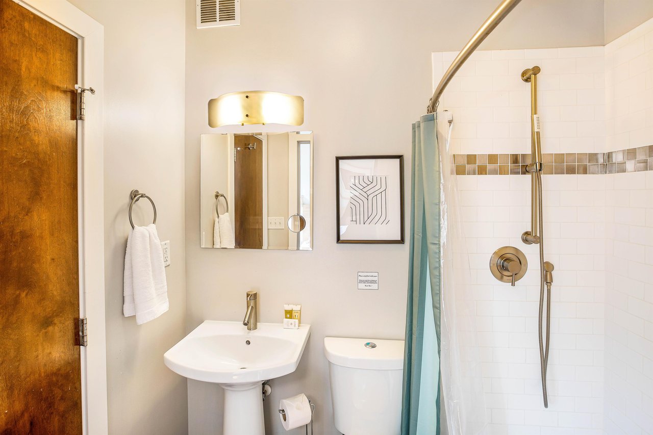 8736