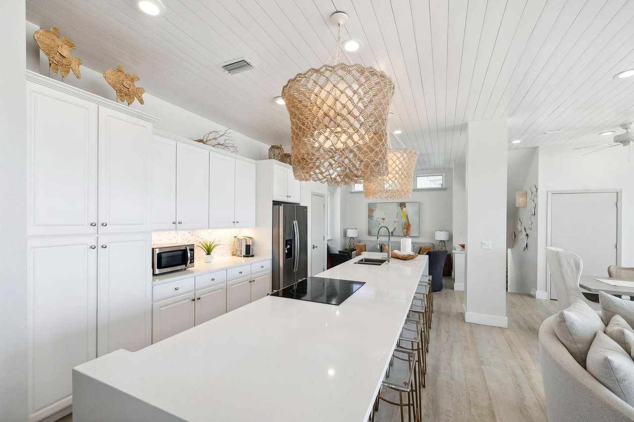 Ariola 706  Salt and Light Beach House 6
