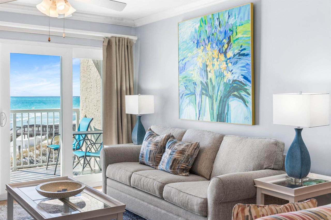 HSRC Living Room With Sofa Sleeper