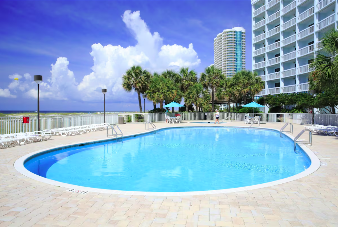 Pool at Island House Hotel Orange Beach