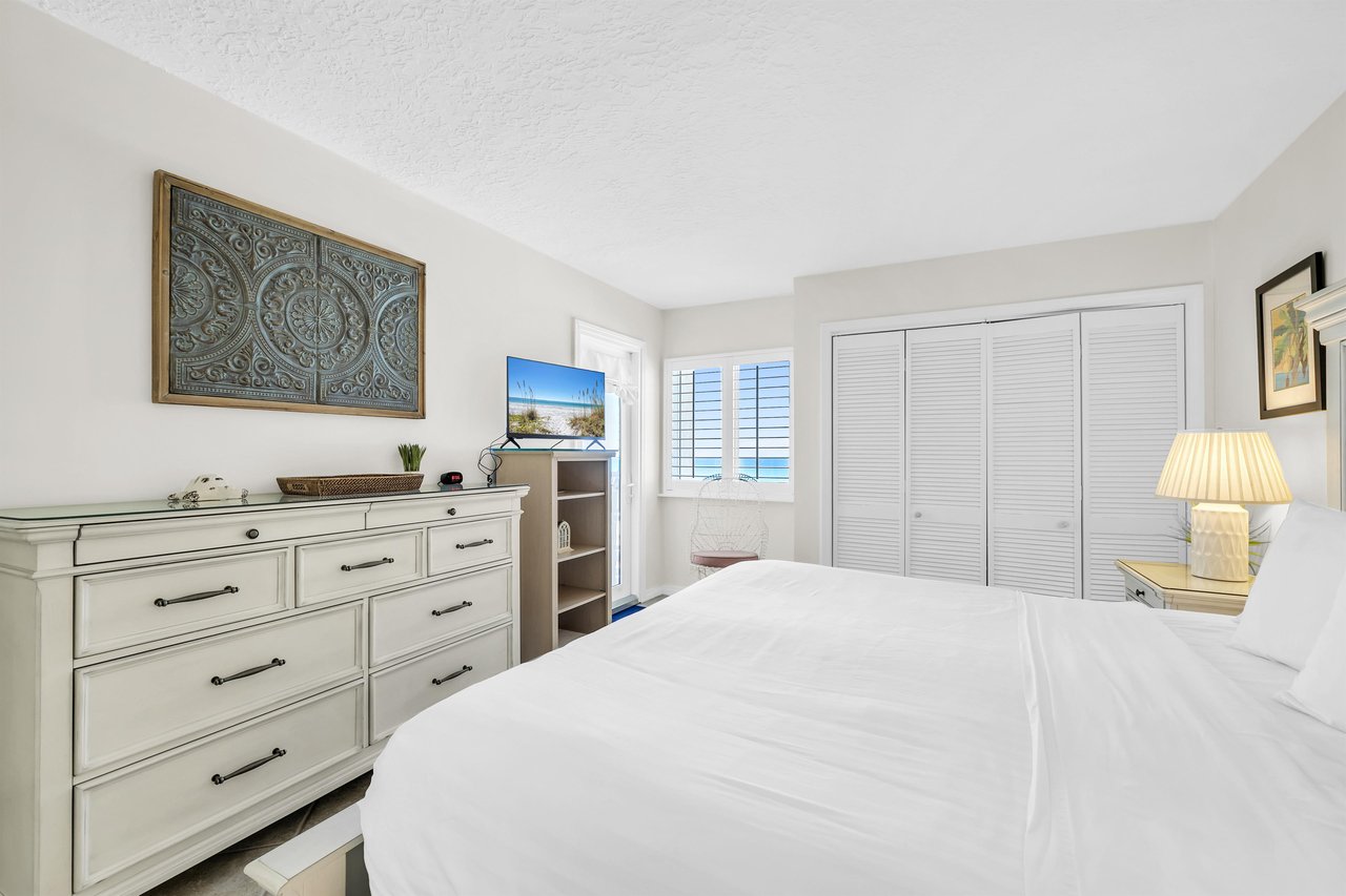 HSRC 702 Master Bedroom With King Bed And Gulf View
