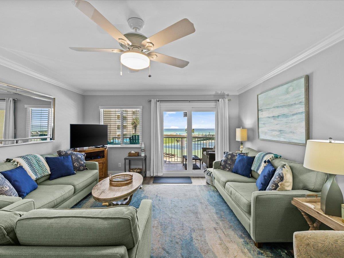 Holiday Surf and Racquet Unit 209 1