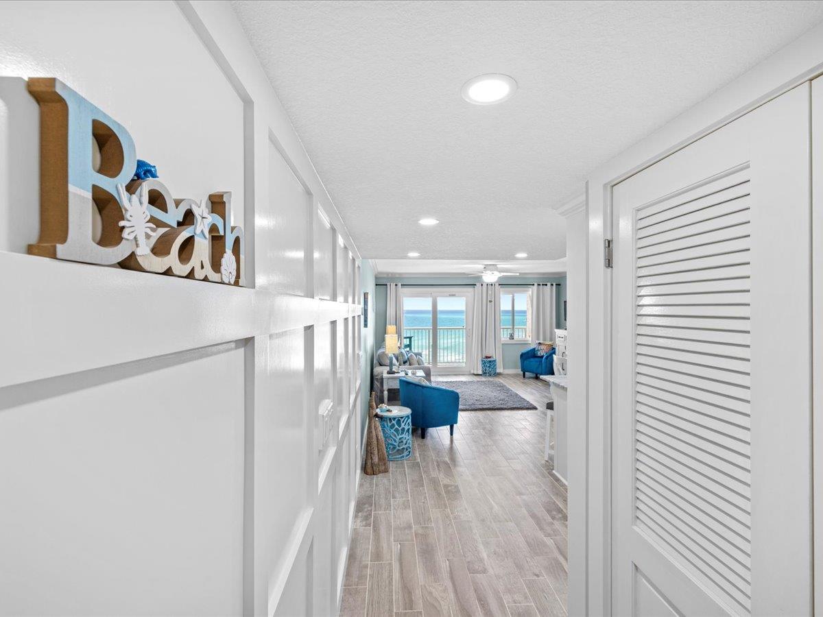 Holiday Surf and Racquet Unit 722 3