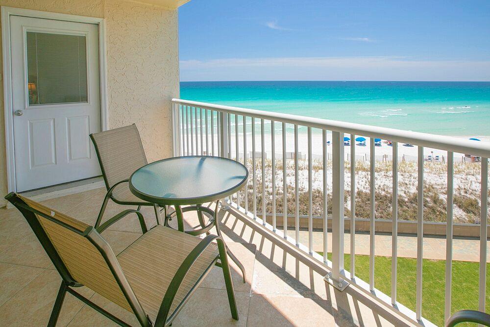 Holiday Surf and Racquet Unit 523 3