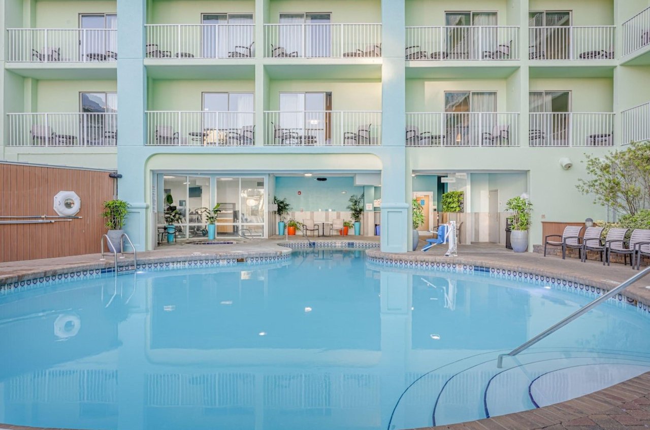 The large outdoor pool in front of Orange Beachs Hilton Garden Inn