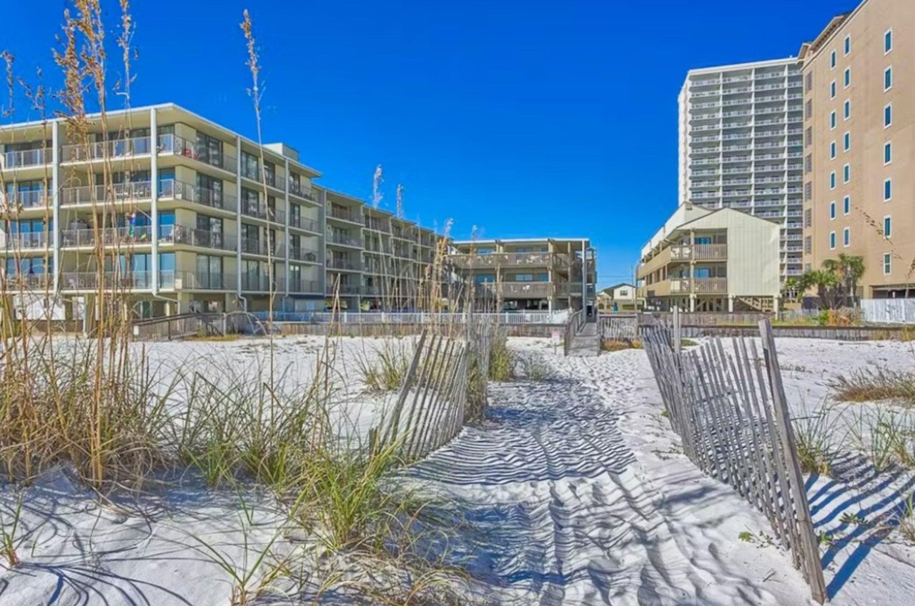 472135 Gulf Village  828 0 202312 42